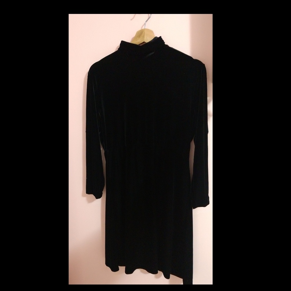 Amanda Smith Women's Black Velvet Dress